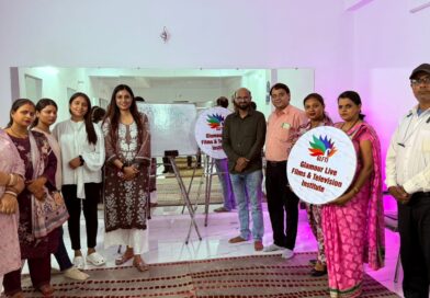ग्लैमर लाइव फिल्म्स और टेलीविज़न इंस्टिट्यूट पर हुई शानदार मेकअप की वर्कशॉप |  मुंबई की सेलिब्रिटी मेकअप आर्टिस्ट ने दी क्लास |