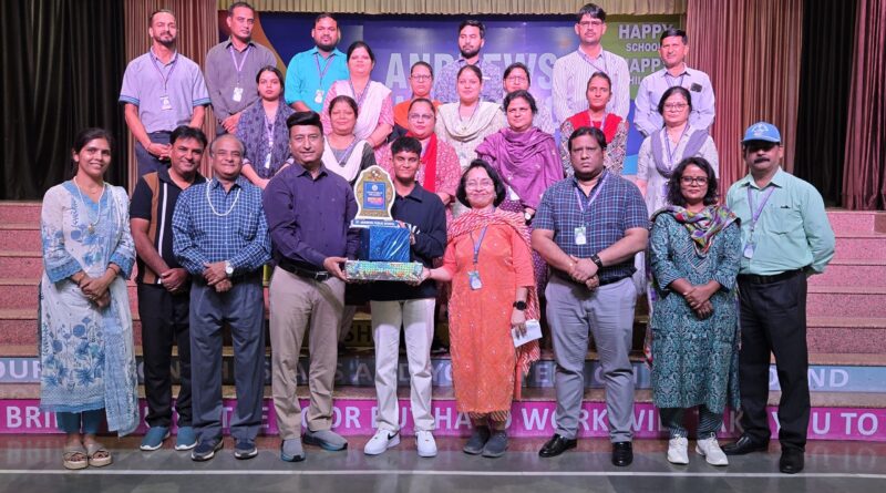 यूपी महिला क्रिकेट टीम की उप-कप्तान व पूर्व छात्रा सम्पदा दीक्षित का सम्मान 