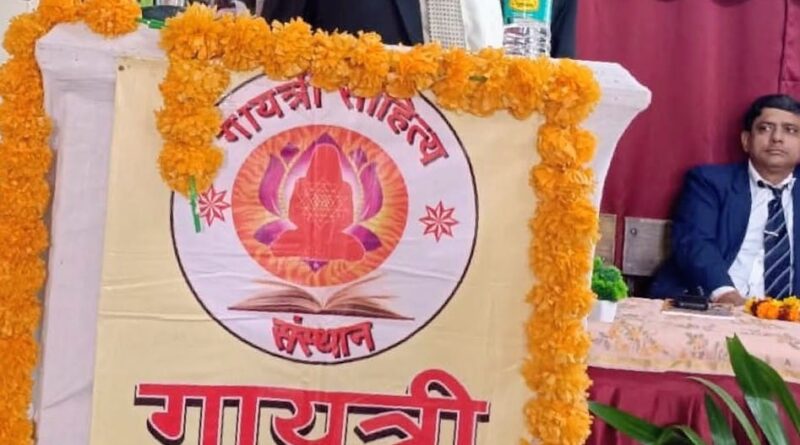 *आगरा के वरिष्ठ साहित्यकार शीलेंद्र कुमार वशिष्ठ को दिल्ली में मिला साहित्य शिरोमणि सम्मान*