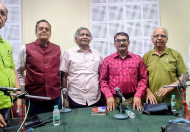 *जो युद्ध निरंतर देता है, धरती कब तक वो घाव सहे..*